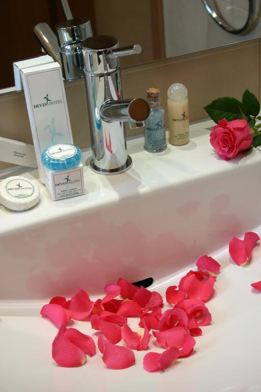 Deves Hotel Nafplio Bilik gambar