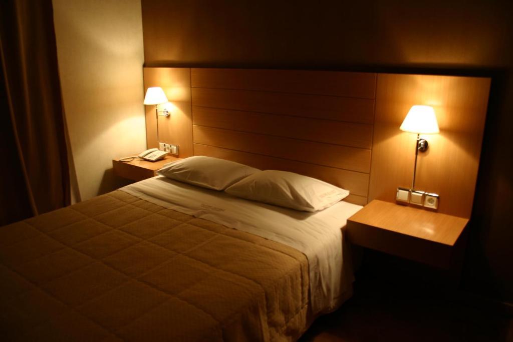 Deves Hotel Nafplio Bilik gambar